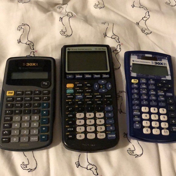 Texas Instrument Scientific Calculators Bundle - Picture 4 of 7
